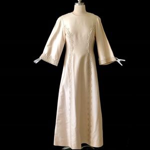 ❤️SOLD❤️ VTG. 60s Boho Wedding Ivory Silk Custom Gown